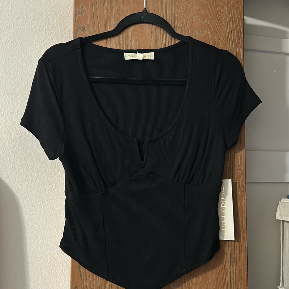 Madden Girl black v-neck crop top